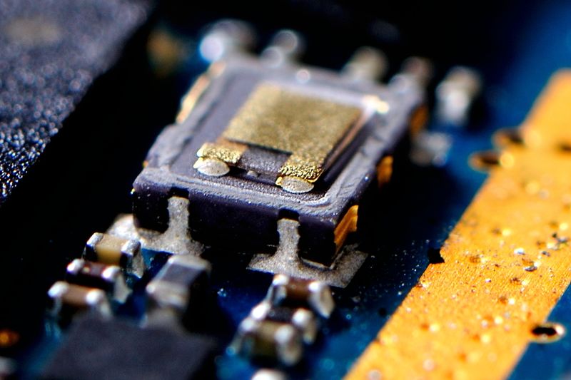 파일:xtal smd 02 003.jpg