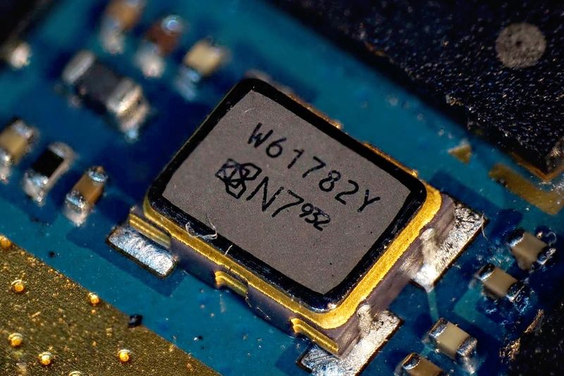 파일:xtal smd 02 001.jpg