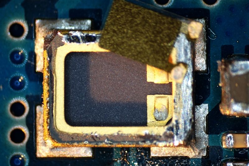 파일:xtal smd 01 003.jpg