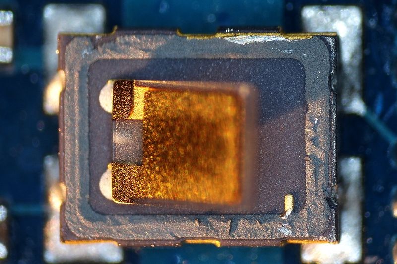 파일:xtal smd 02 002.jpg