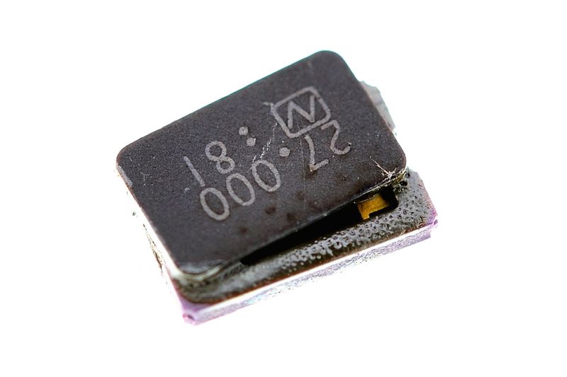 파일:xtal smd 04 001.jpg