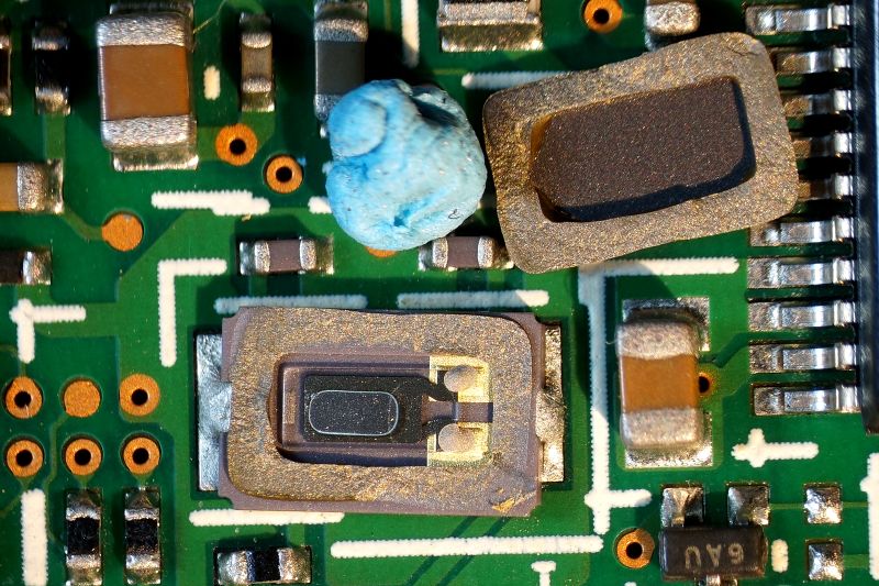 파일:xtal smd 08 002.jpg