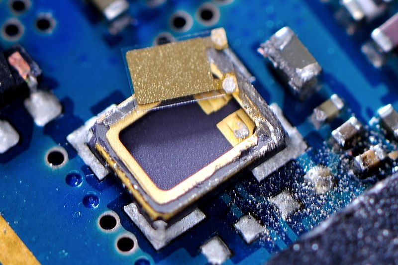 파일:xtal smd 01 004.jpg