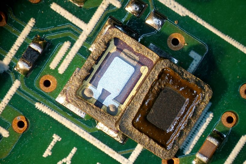 파일:xtal smd 07 002.jpg