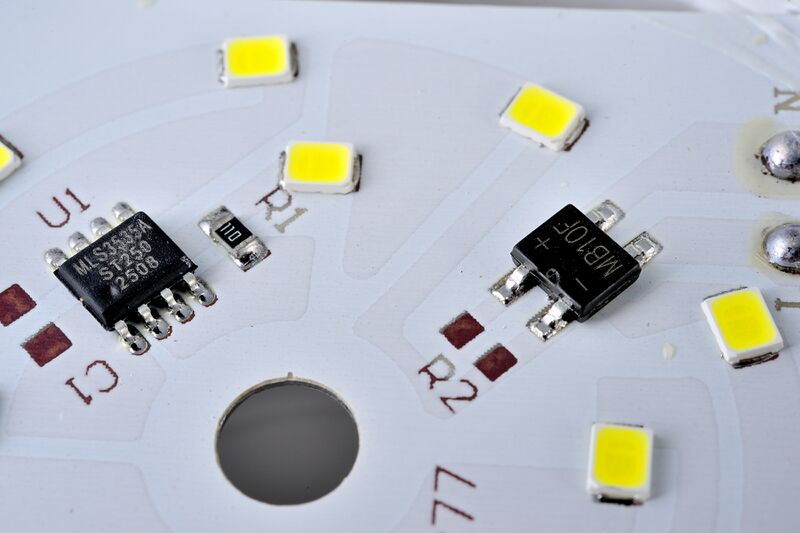 파일:led lamp e26 12 006.jpg