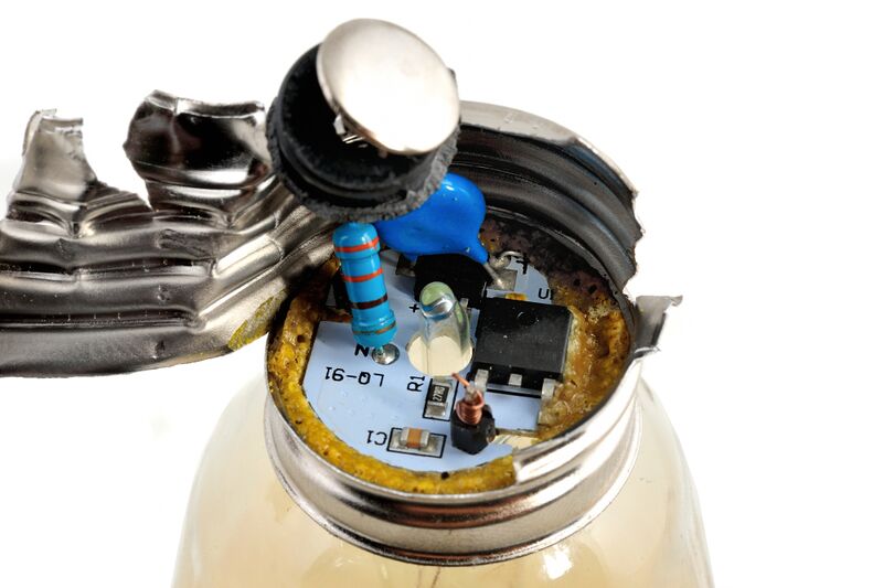 파일:led lamp e26 04 004.jpg