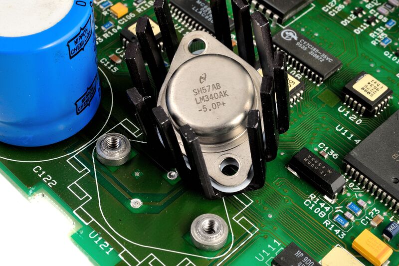 파일:lm340ak 01 002.jpg