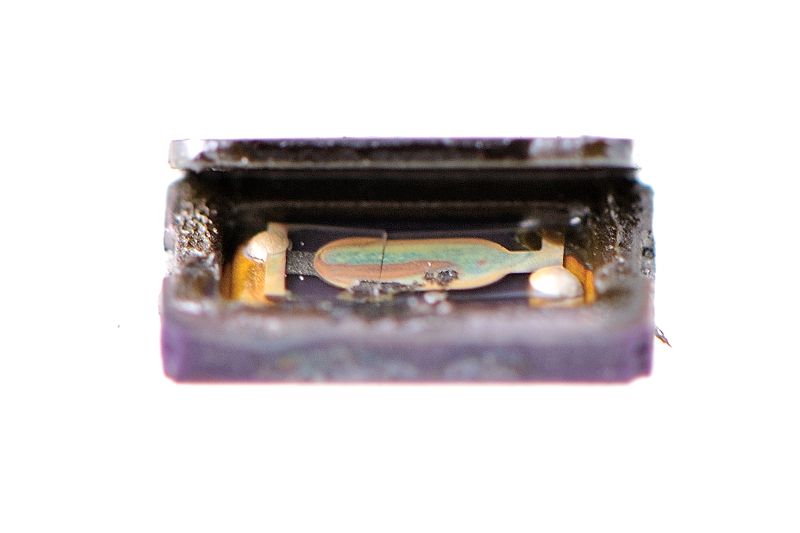 파일:xtal smd 04 002.jpg