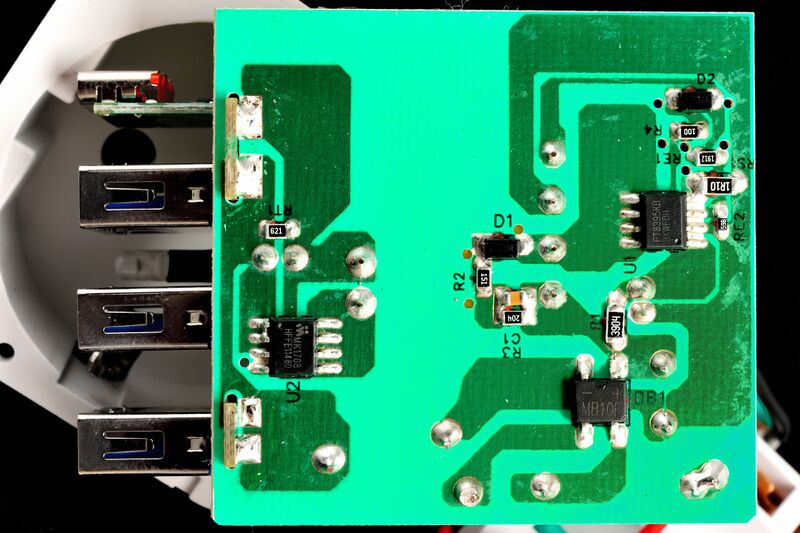 파일:multioutlet03 07 008.jpg