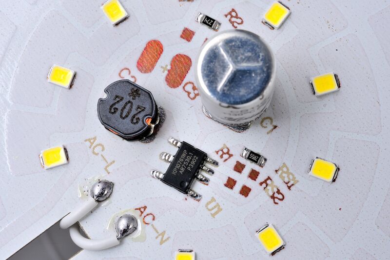 파일:led lamp e26 12 009.jpg