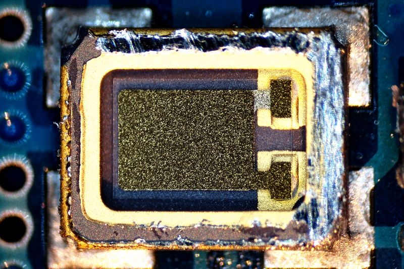 파일:xtal smd 01 002.jpg