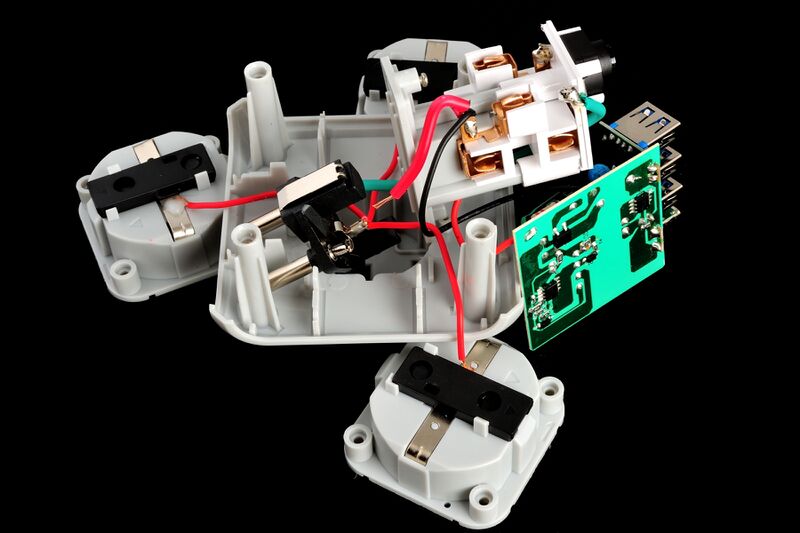 파일:multioutlet03 08 003.jpg