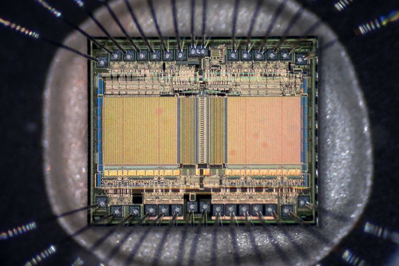 파일:uveprom03 001.jpg