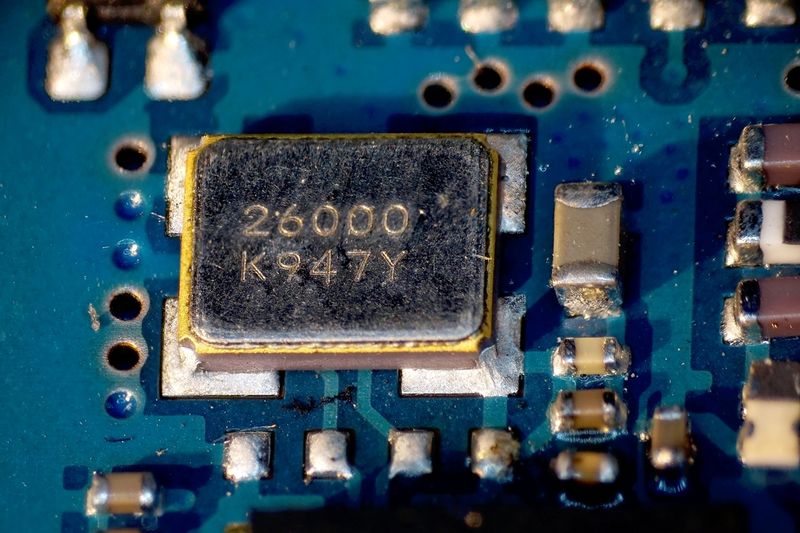 파일:xtal smd 01 001.jpg